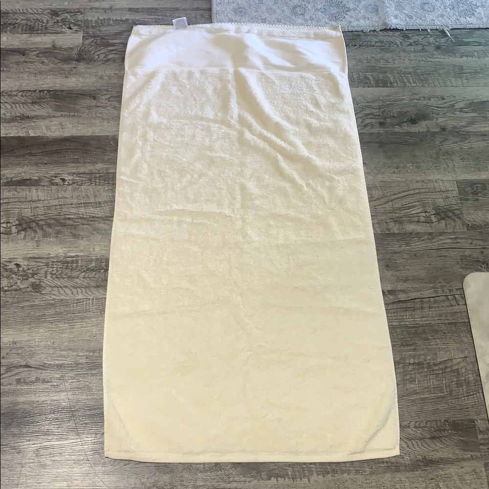 100% Cotton Cream & Floral Bath Towel